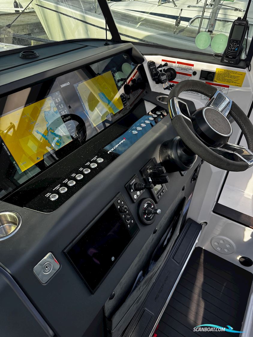 Axopar 37 XC Cross Cabin Brabus