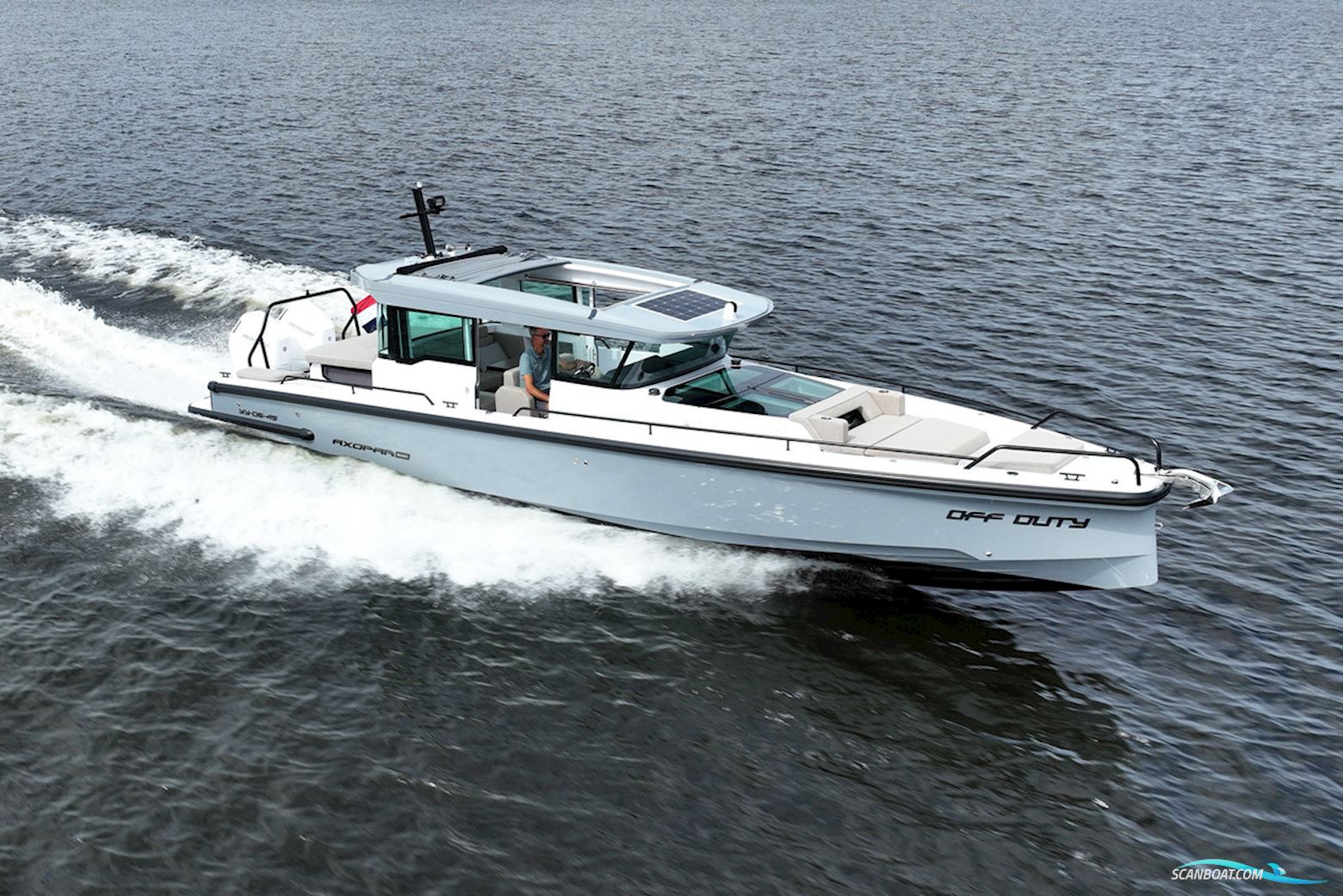 Axopar 37 XC Cross Cabin Mediterrana Edition