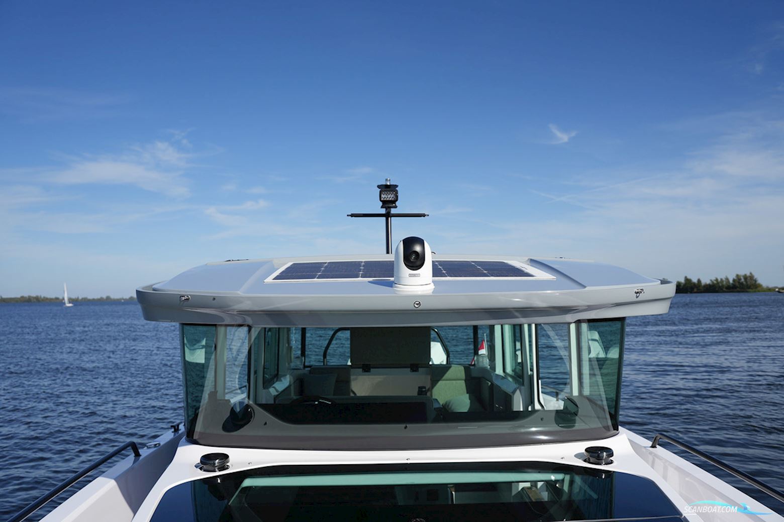 Axopar 37 XC Cross Cabin Mediterrana Edition