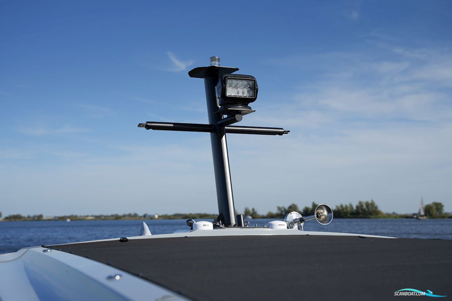 Axopar 37 XC Cross Cabin Mediterrana Edition