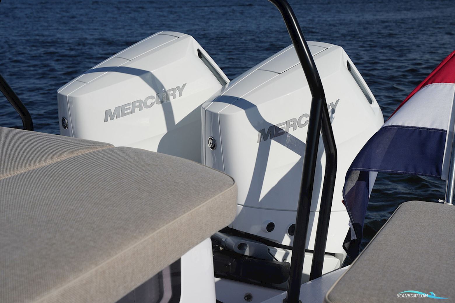 Axopar 37 XC Cross Cabin Mediterrana Edition