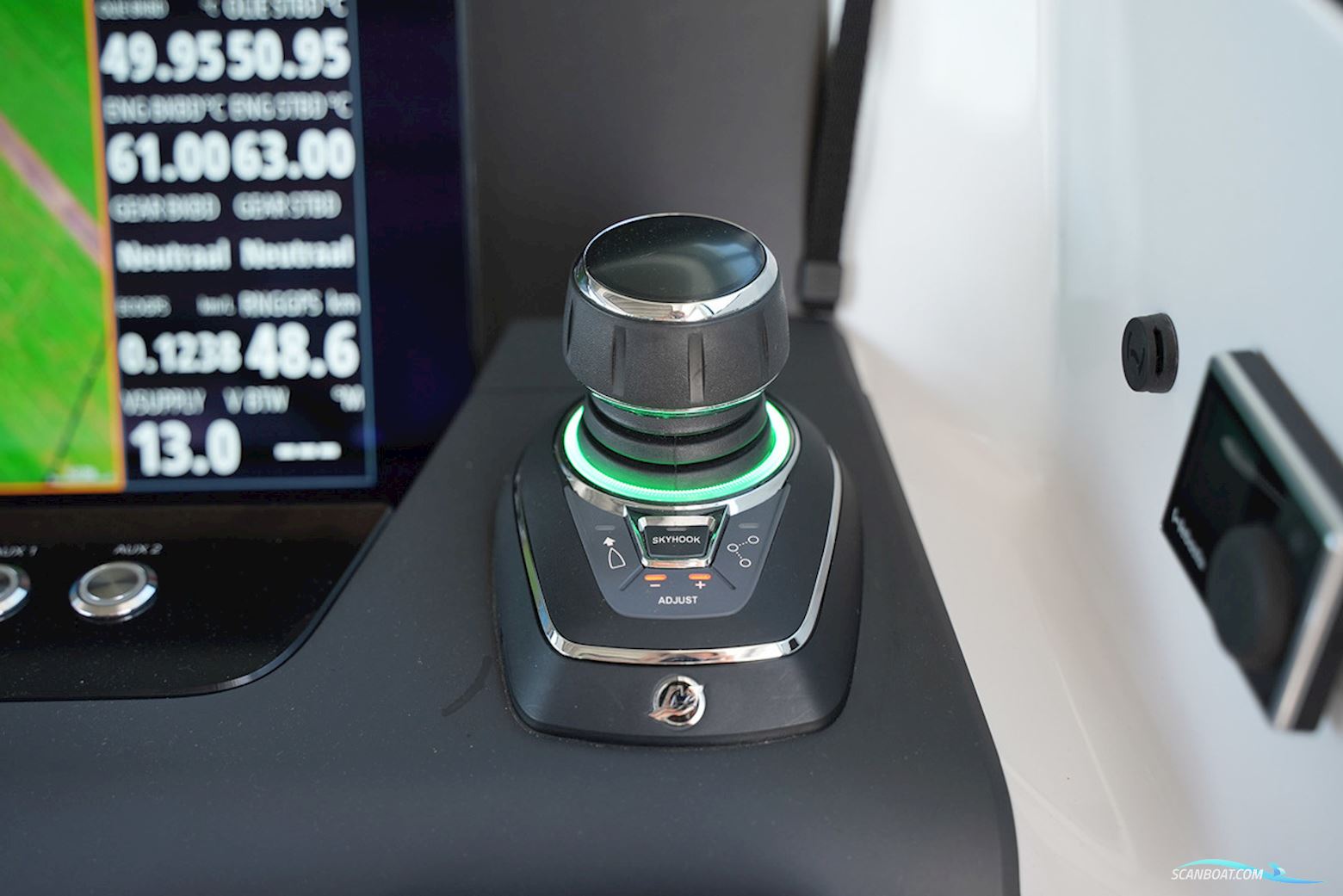 Axopar 37 XC Cross Cabin Mediterrana Edition