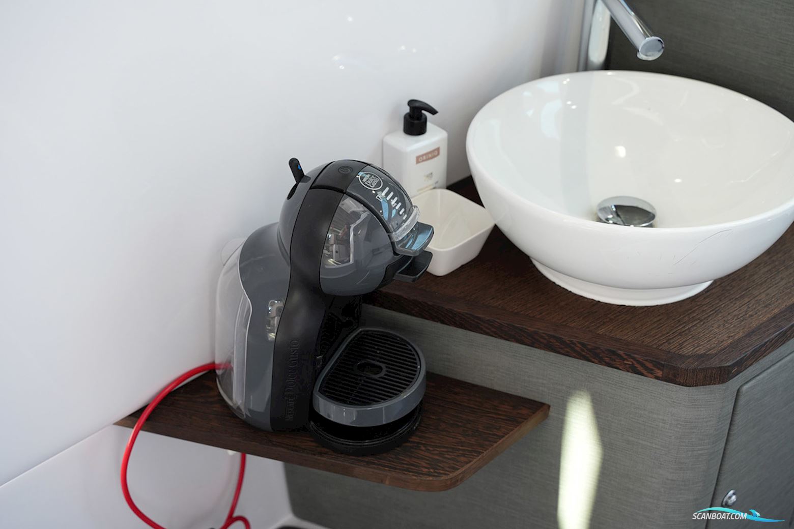 Axopar 37 XC Cross Cabin Mediterrana Edition