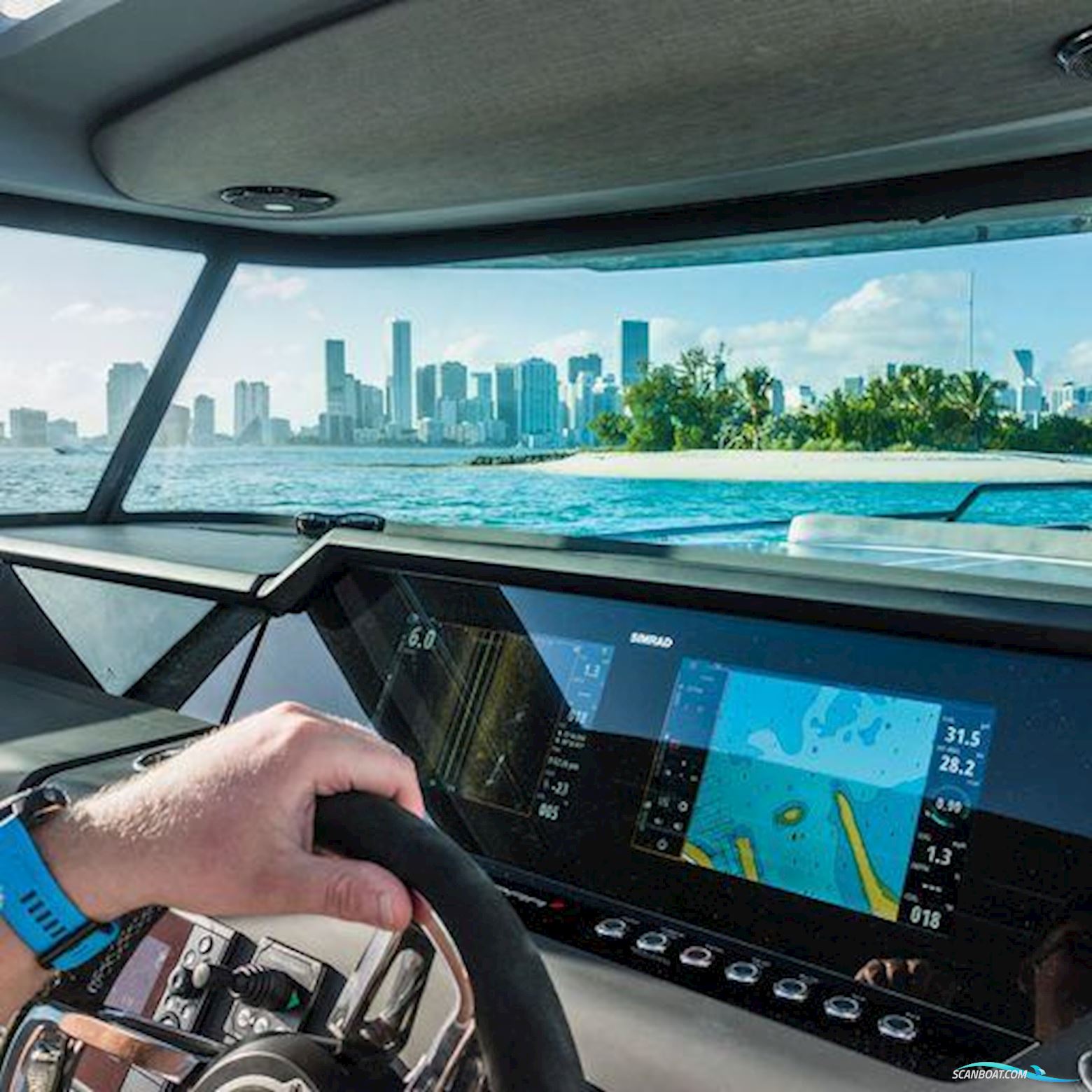AXOPAR 37 XC Cross Cabin