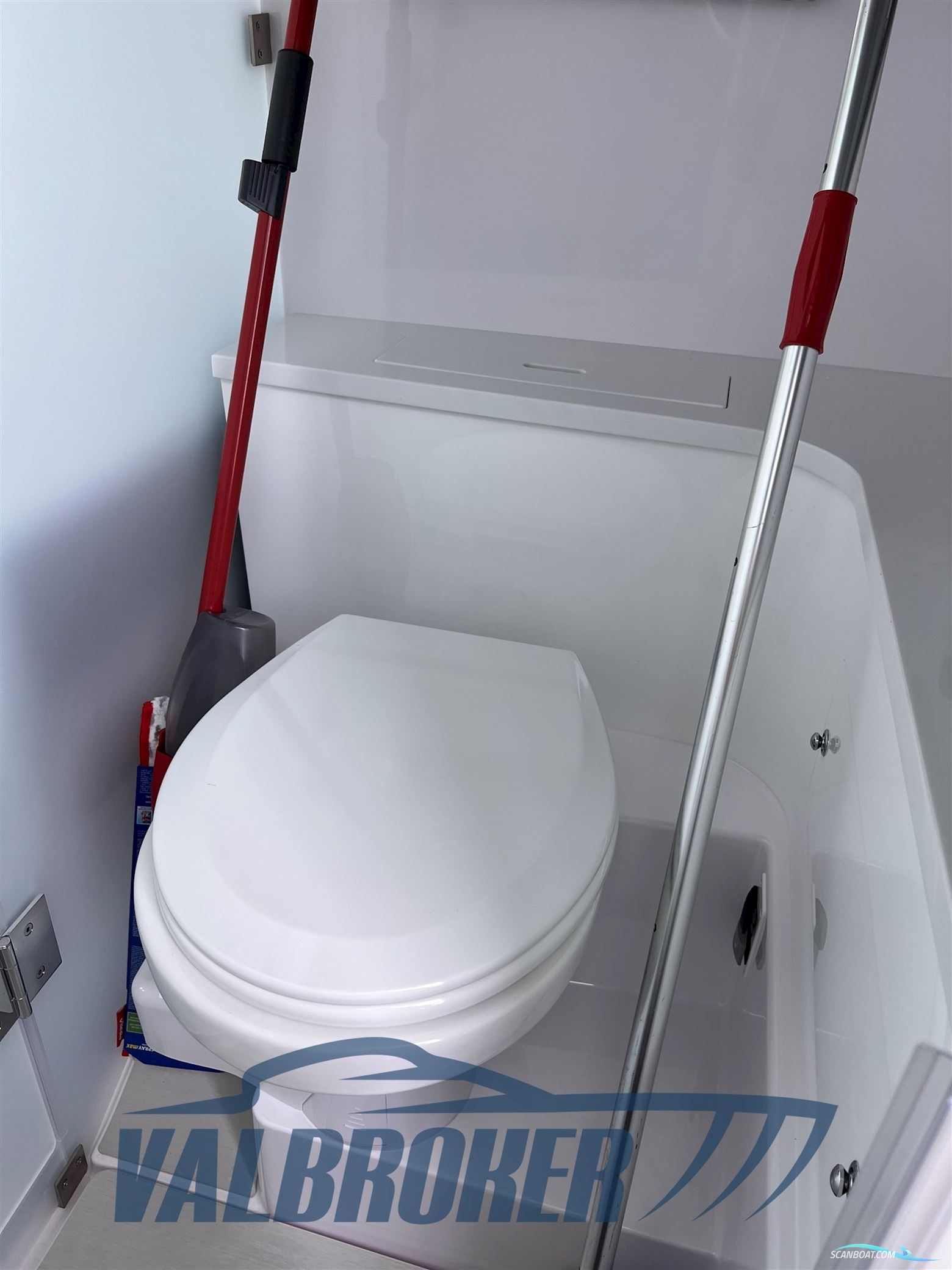 Axopar 37 XC Cross Cabin