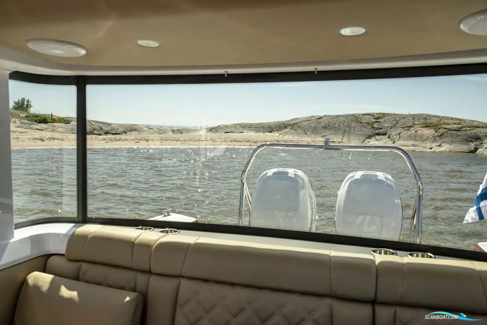 AXOPAR 37 XC Cross Cabin