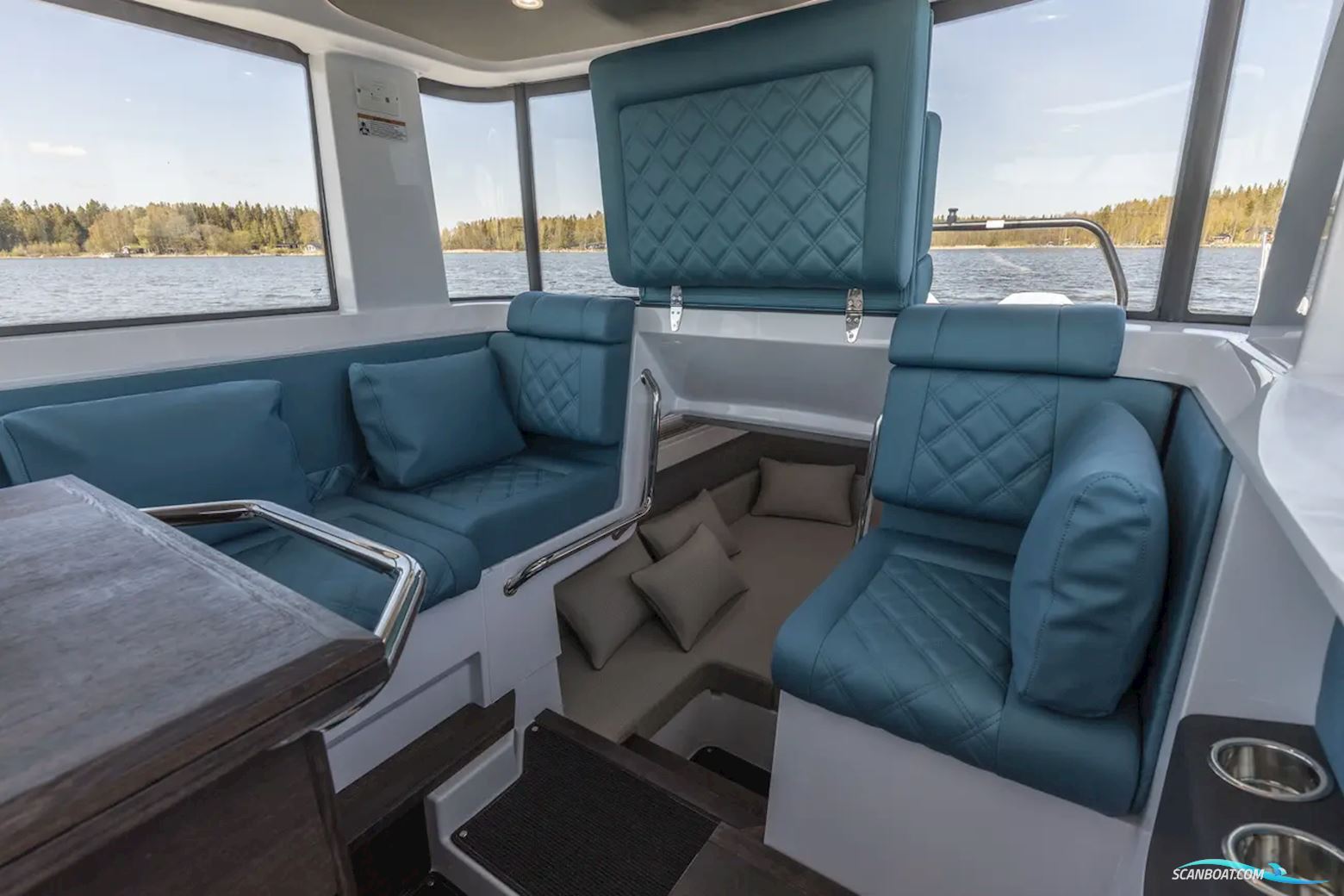 AXOPAR 37 XC Cross Cabin