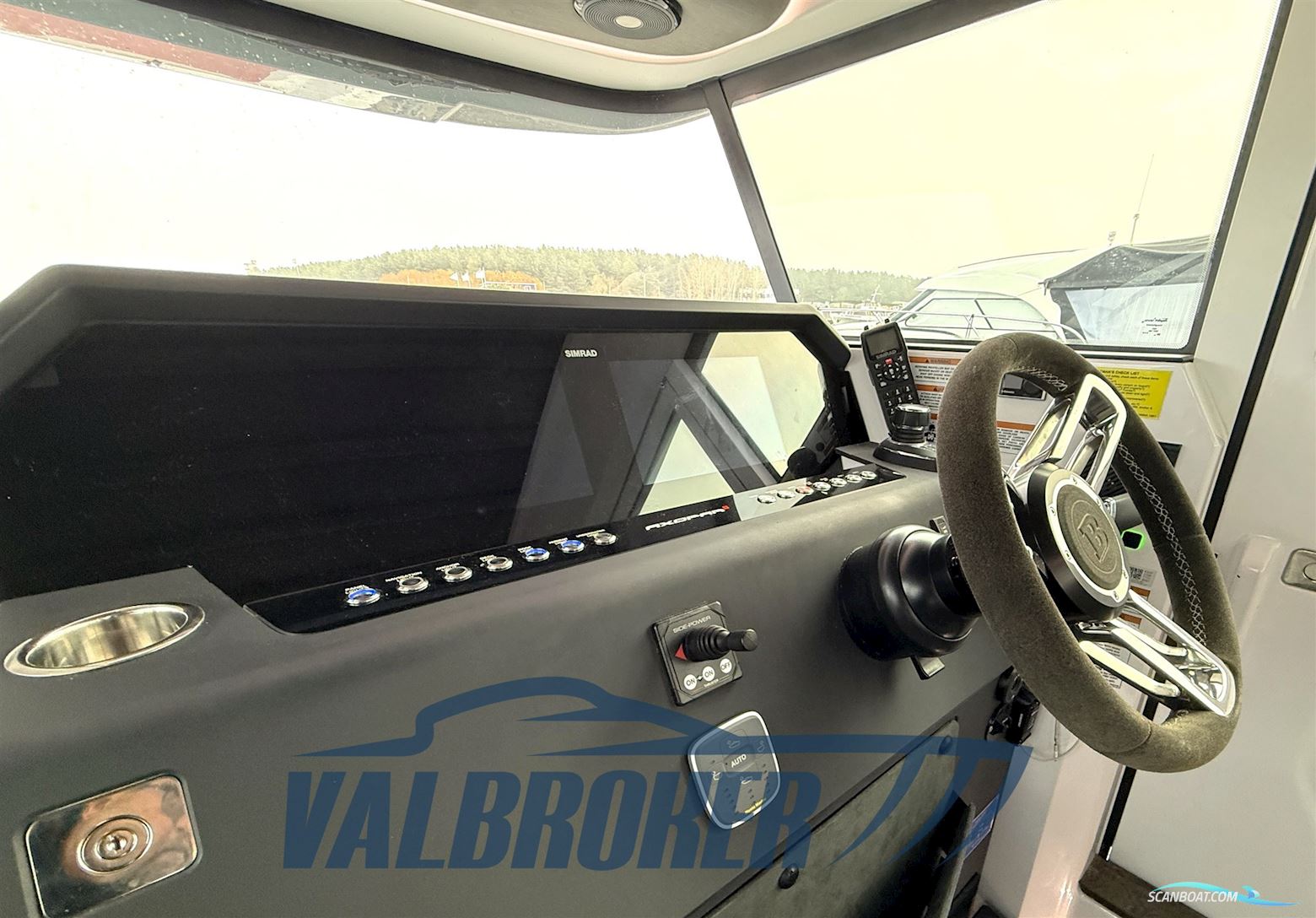 AXOPAR 37 XC Cross Cabin