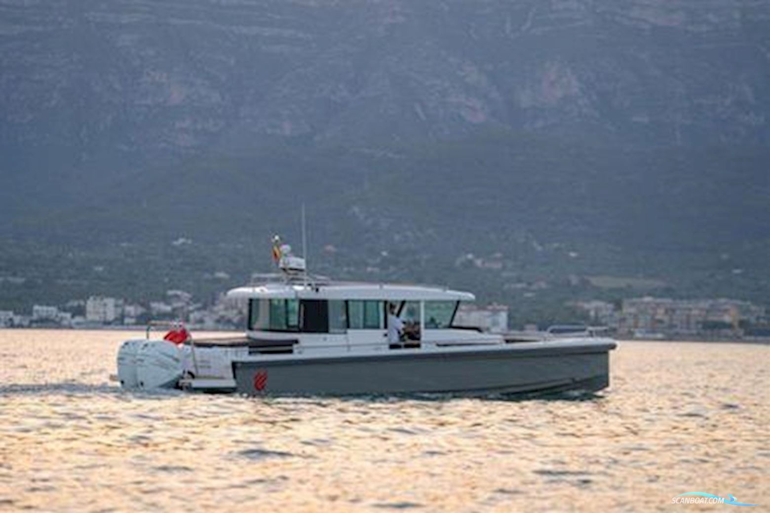 AXOPAR 37 XC Cross Cabin