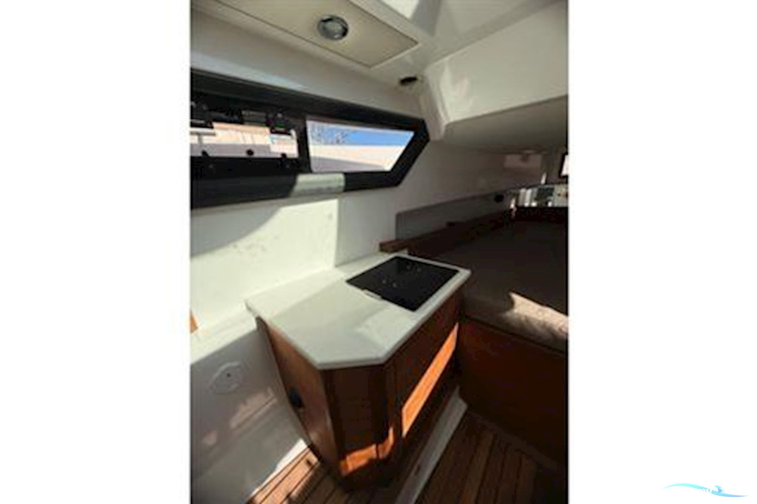 AXOPAR 37 XC Cross Cabin