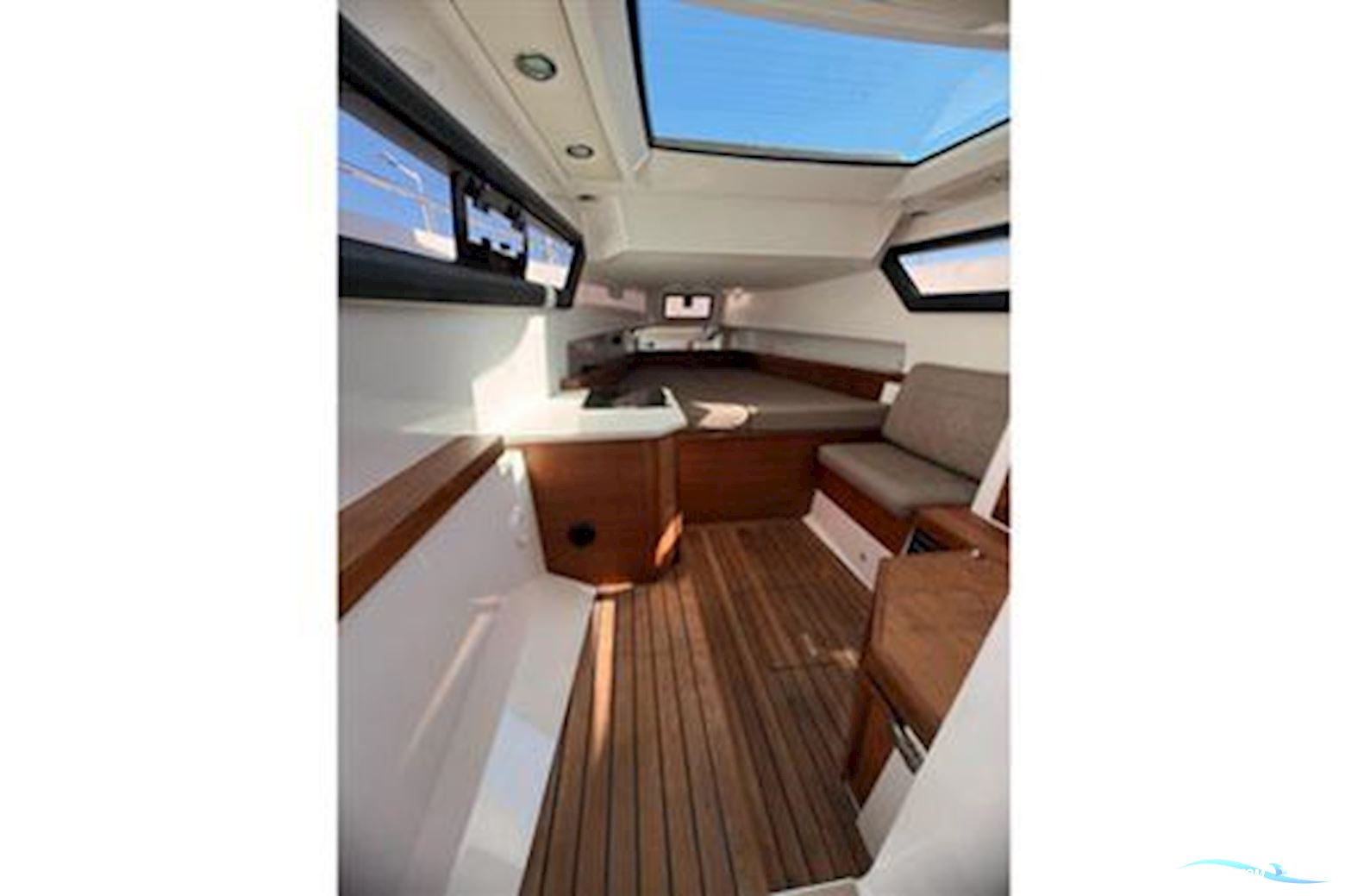 AXOPAR 37 XC Cross Cabin