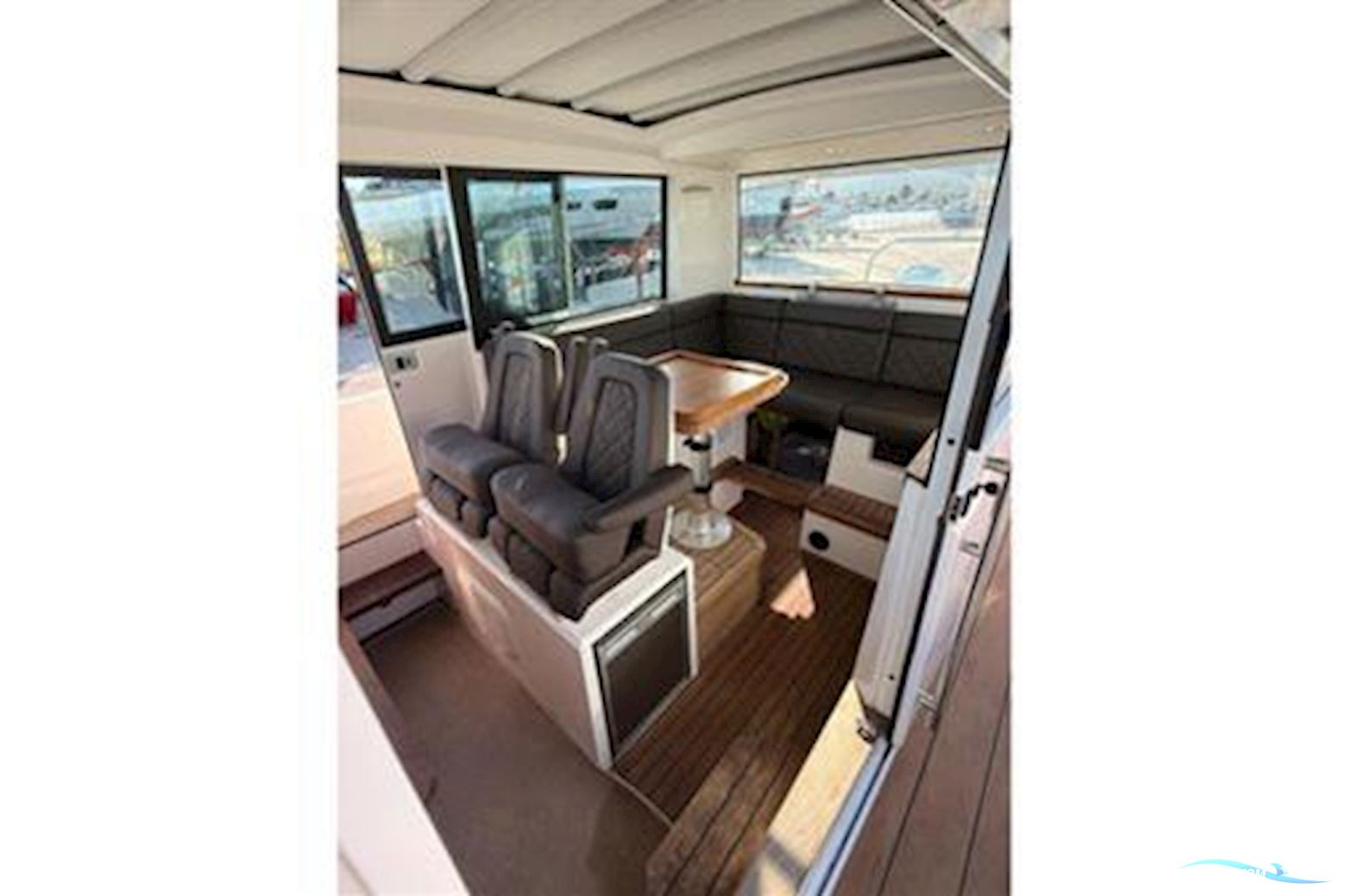 AXOPAR 37 XC Cross Cabin