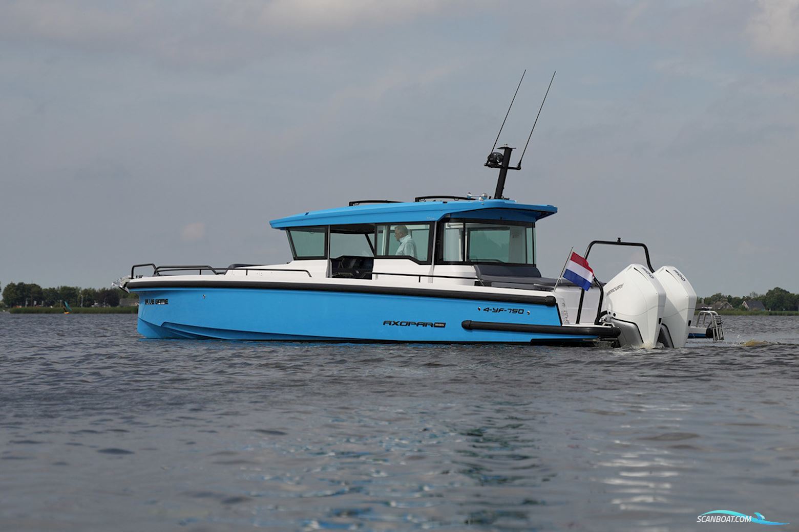 AXOPAR 37 XC Cross Cabin