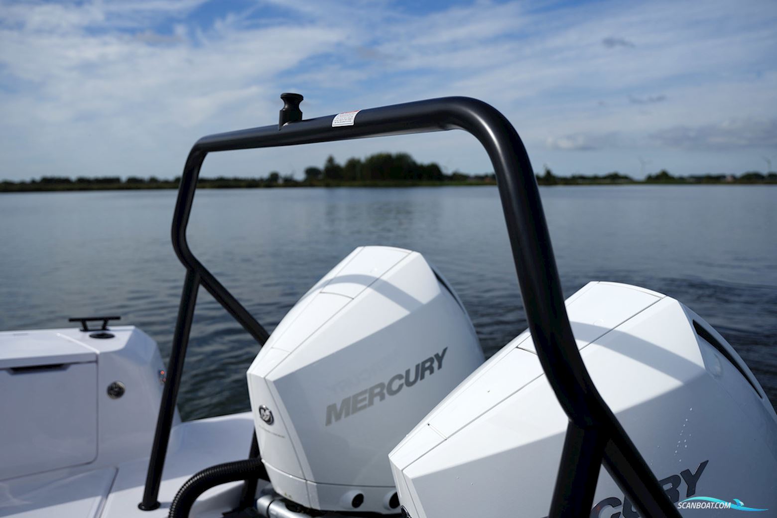 AXOPAR 37 XC Cross Cabin