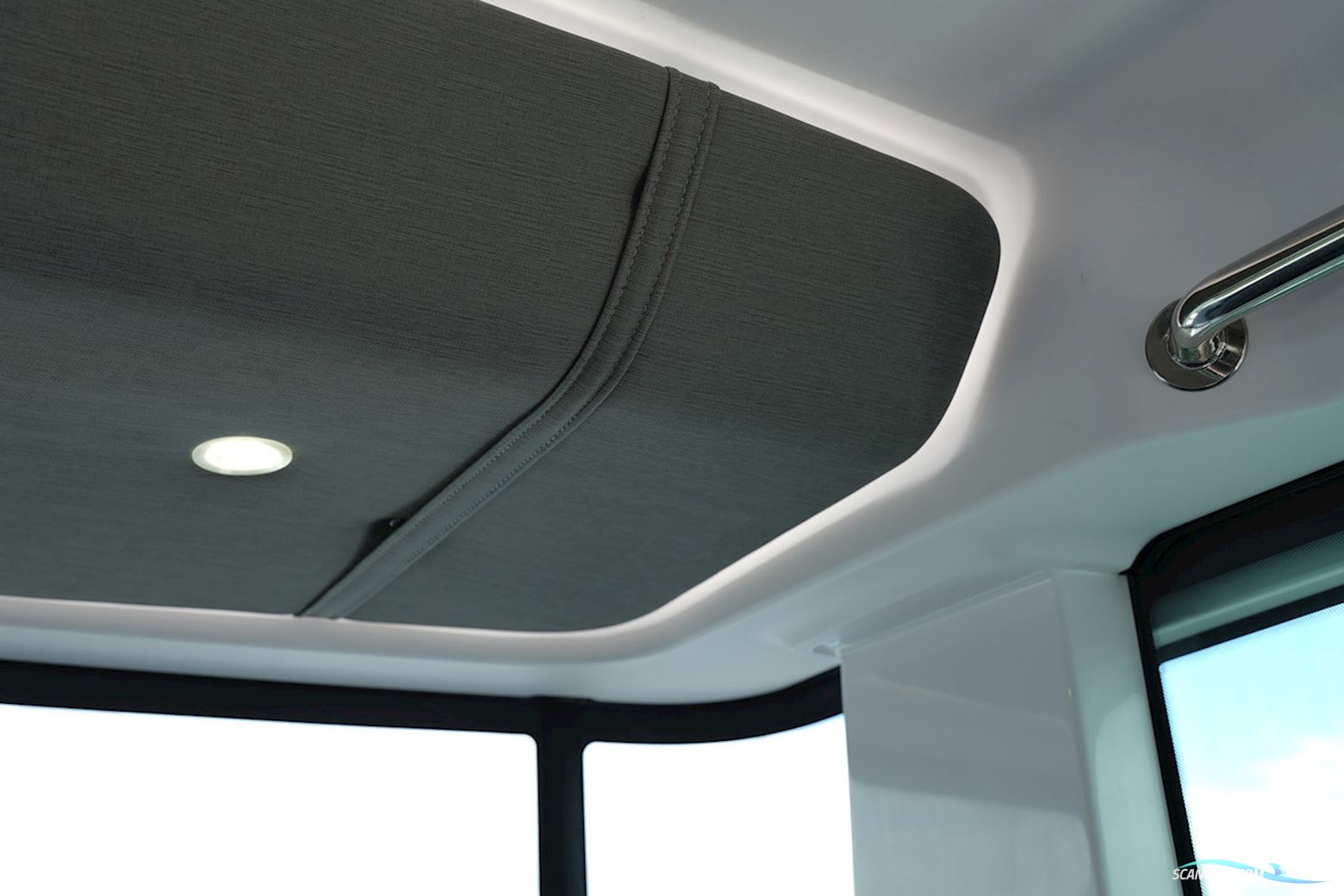 AXOPAR 37 XC Cross Cabin