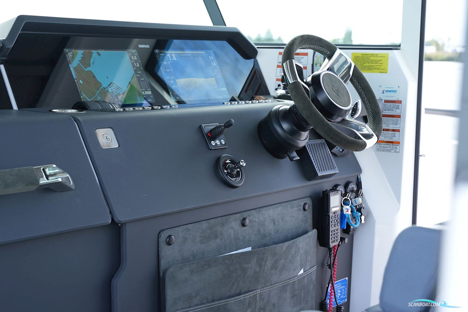 AXOPAR 37 XC Cross Cabin