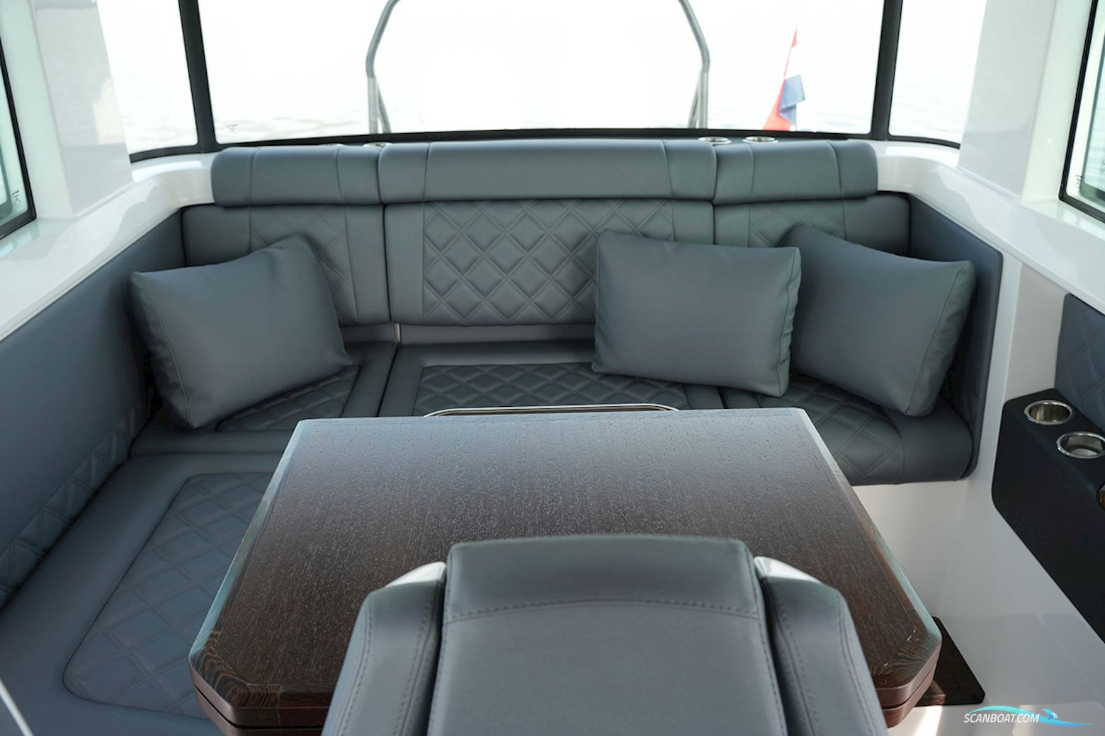 AXOPAR 37 XC Cross Cabin