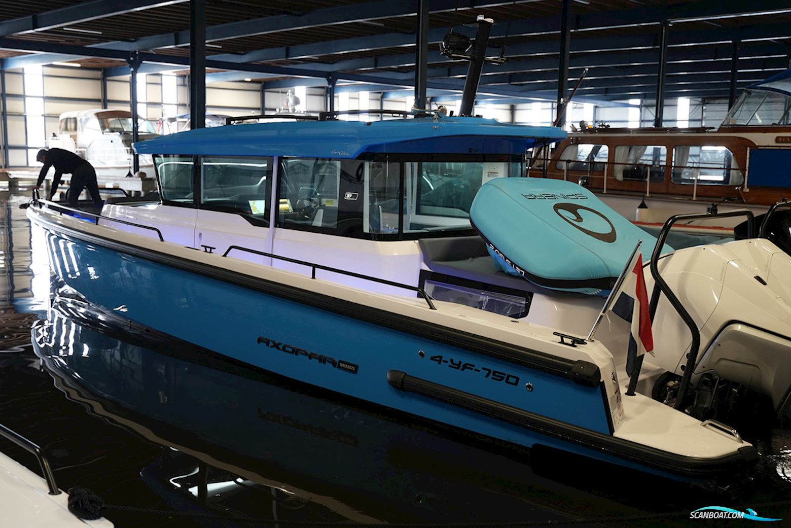 AXOPAR 37 XC Cross Cabin