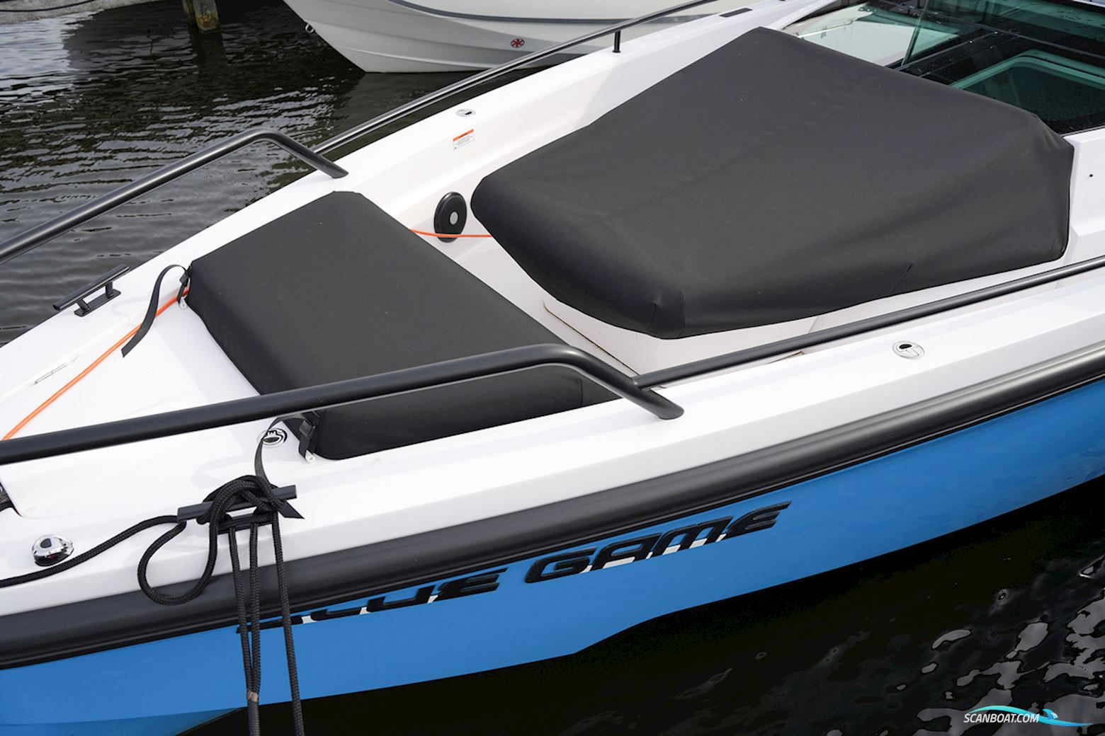 AXOPAR 37 XC Cross Cabin