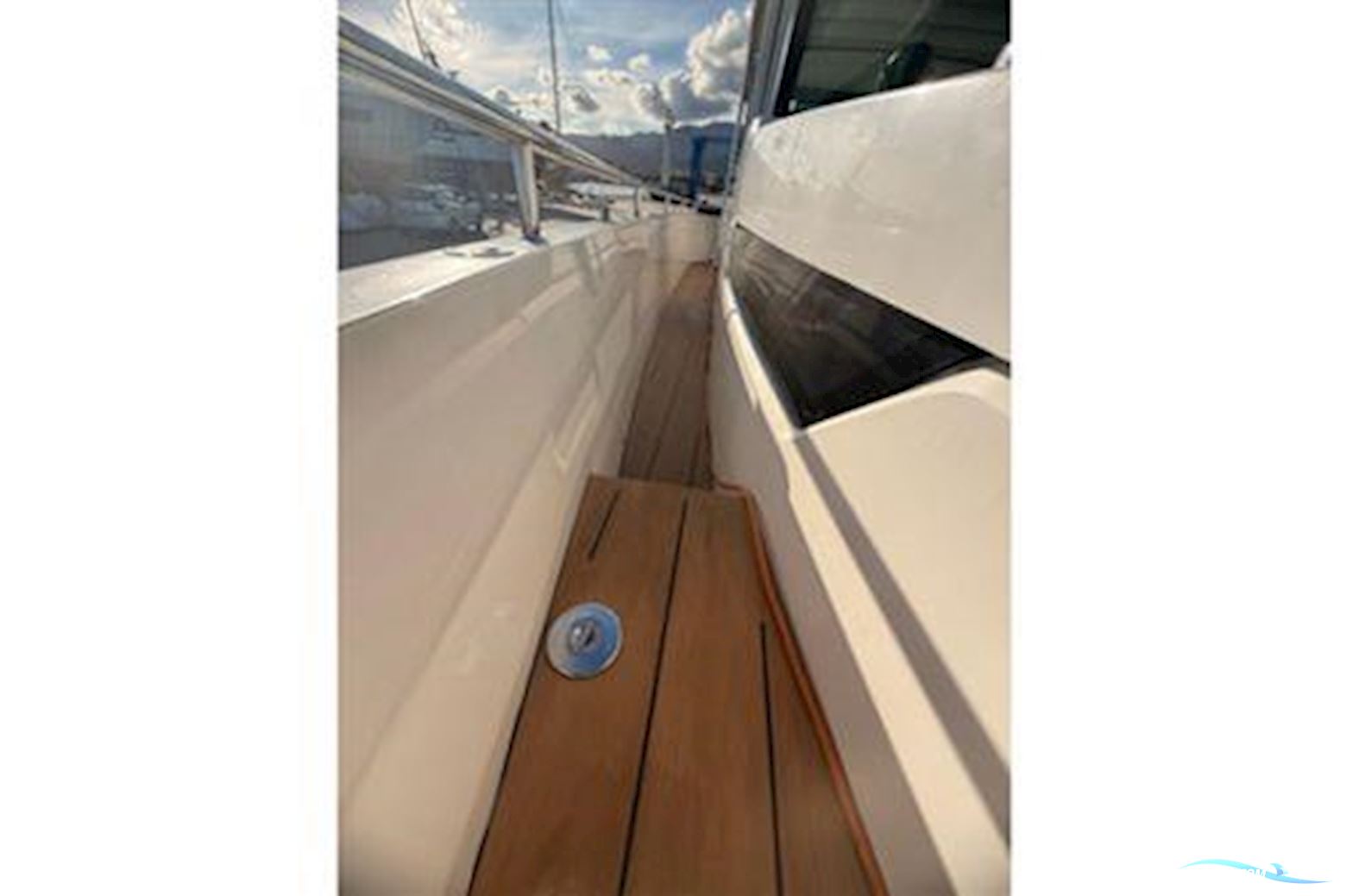 Axopar 37 XC Cross Cabin