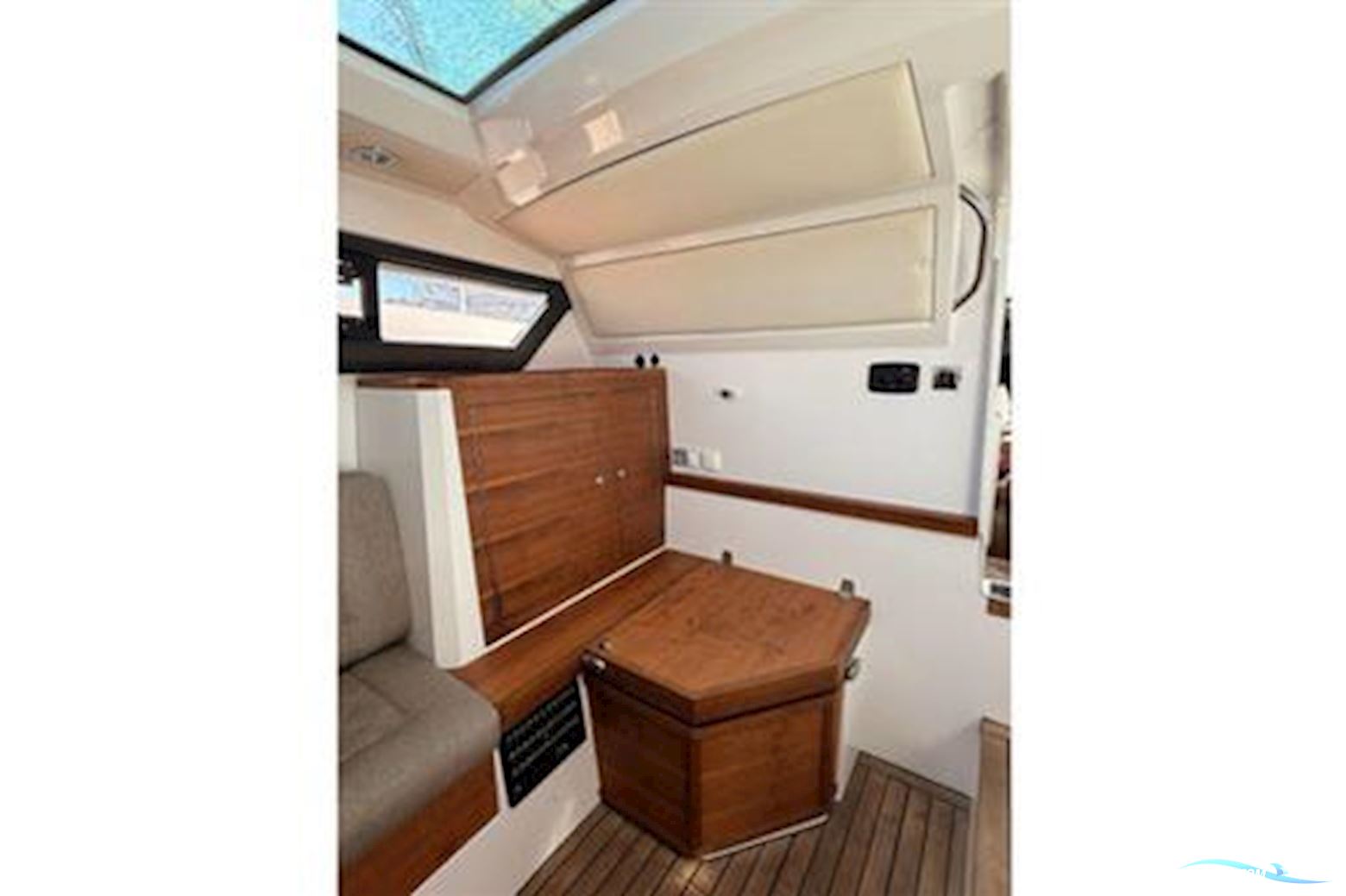 Axopar 37 XC Cross Cabin