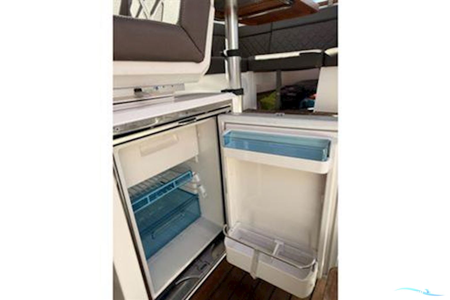 Axopar 37 XC Cross Cabin