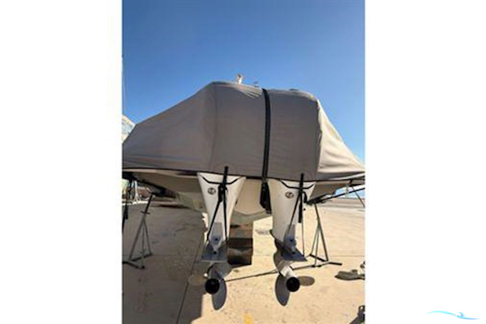 Axopar 37 XC Cross Cabin