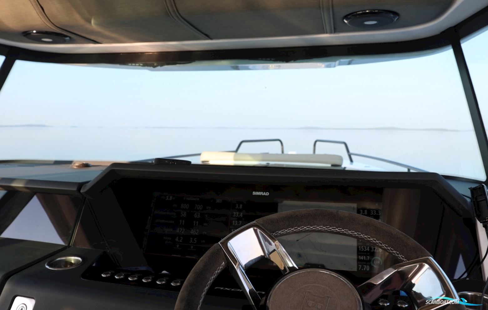 Axopar 37 XC Cross Cabin