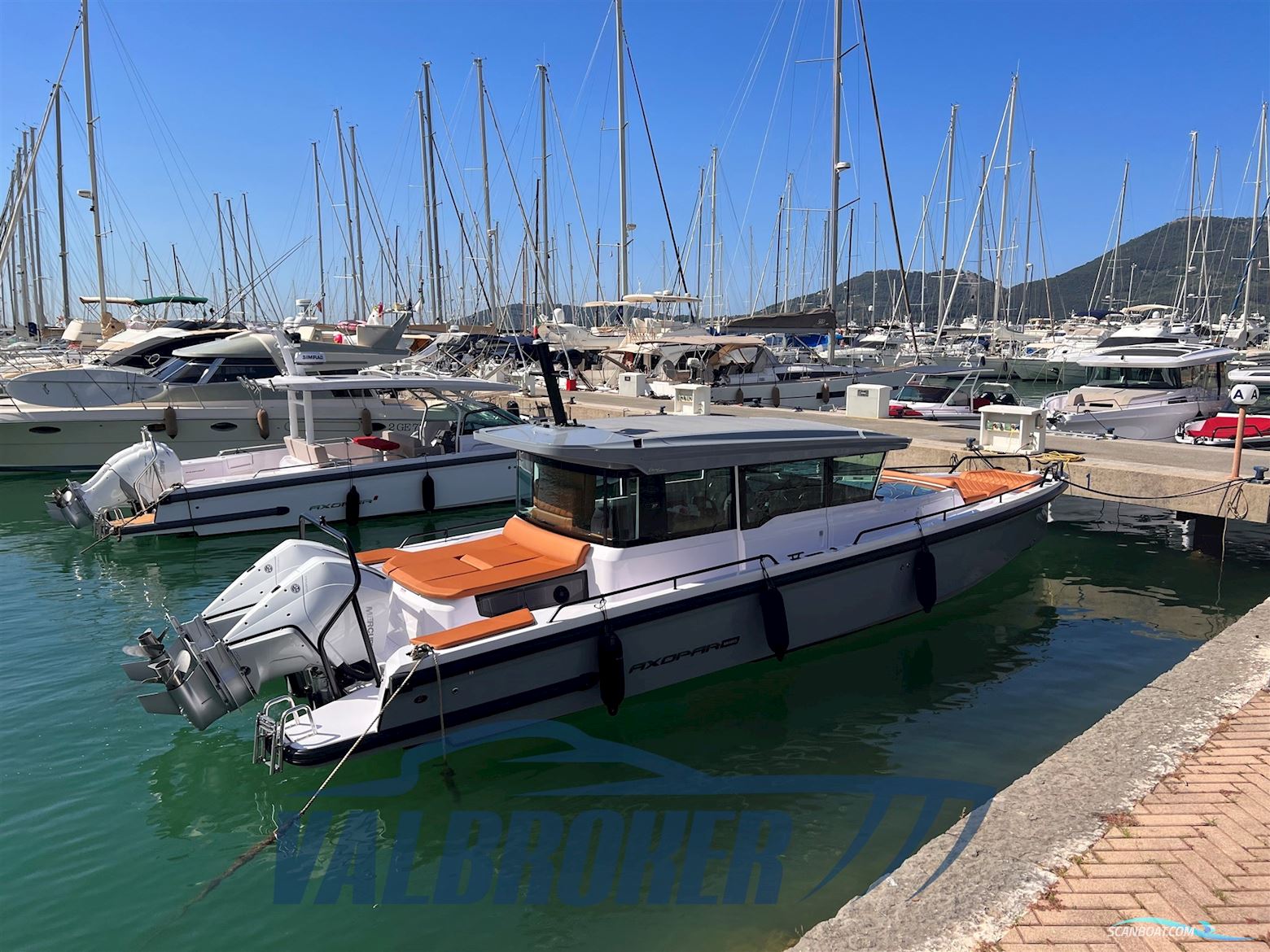 AXOPAR 37 XC Cross Cabin