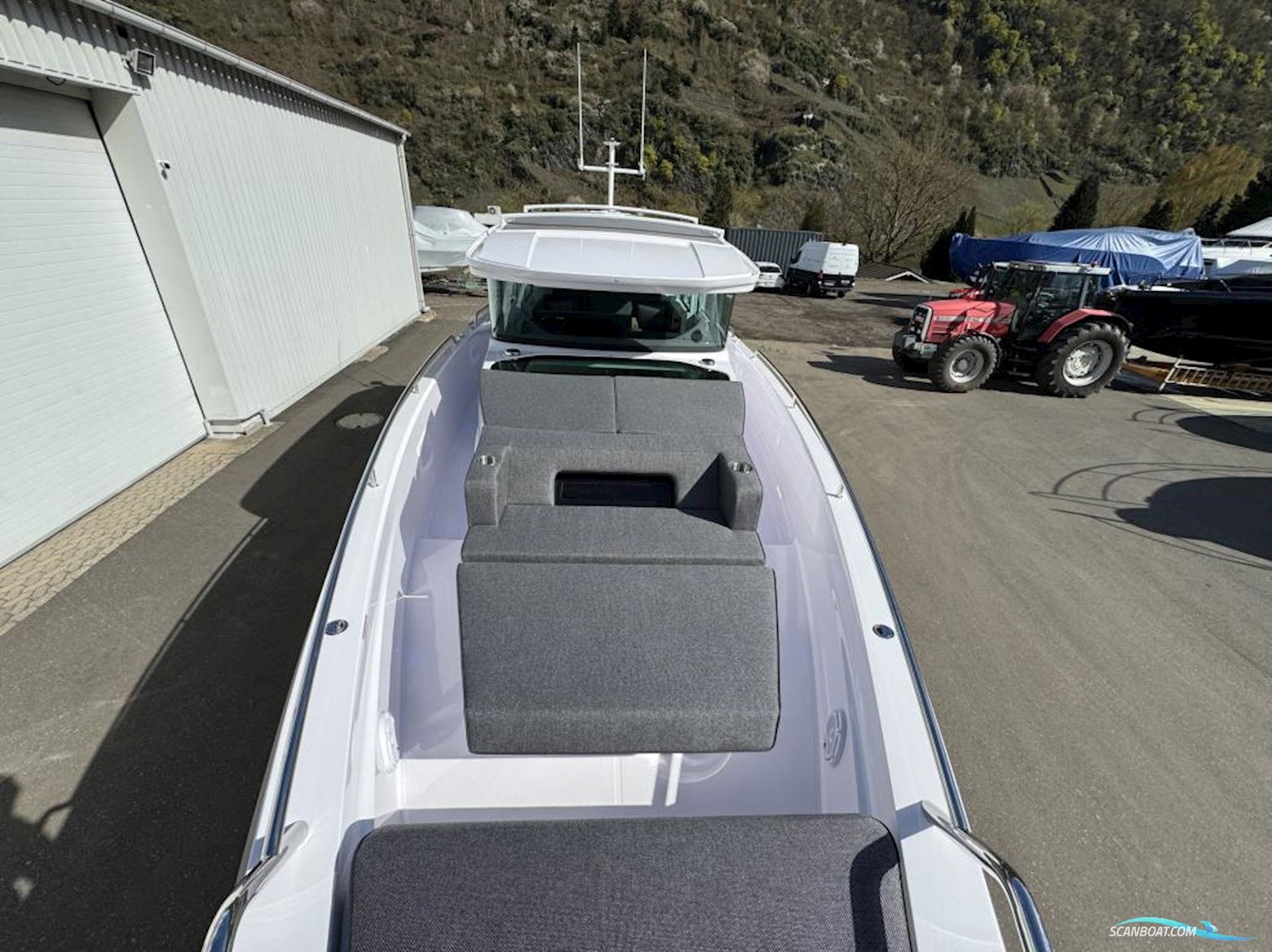 Axopar 37 XC Cross Cabin