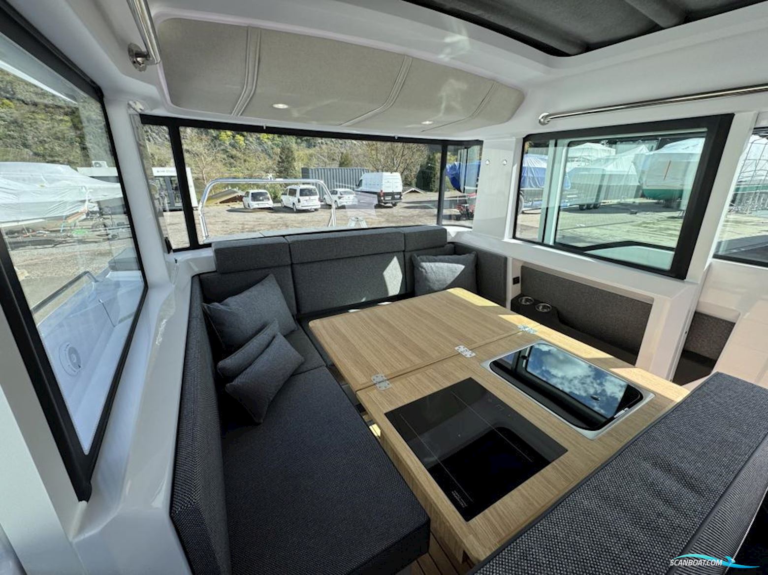 Axopar 37 XC Cross Cabin