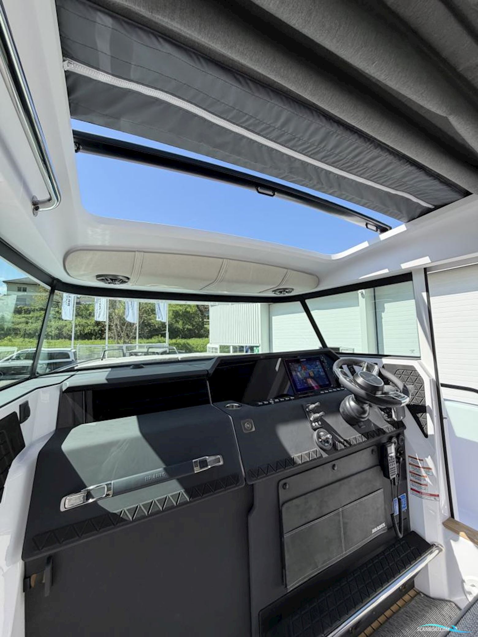 Axopar 37 XC Cross Cabin
