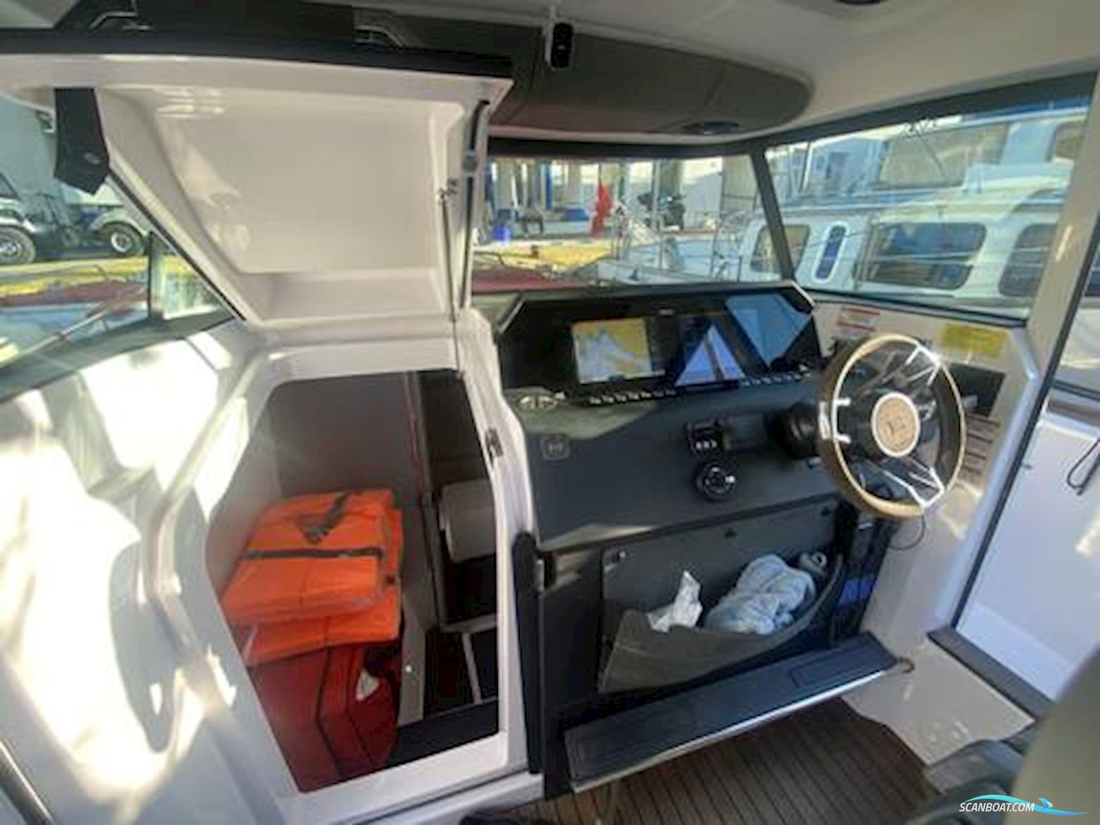 Axopar 37 XC Cross Cabin