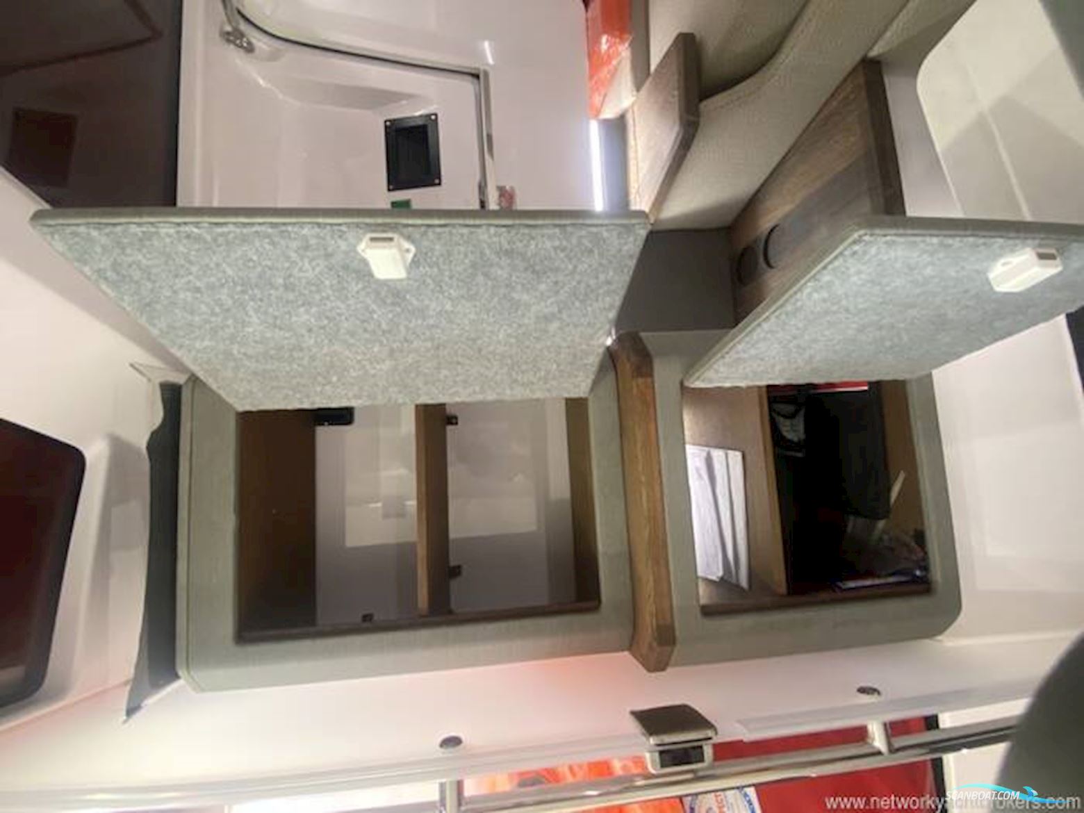 Axopar 37 XC Cross Cabin