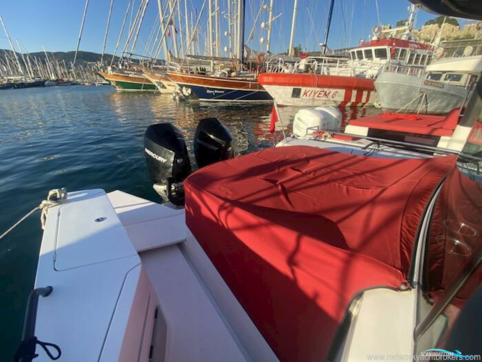 Axopar 37 XC Cross Cabin