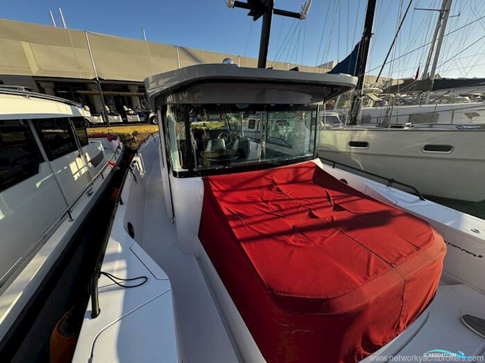 Axopar 37 XC Cross Cabin