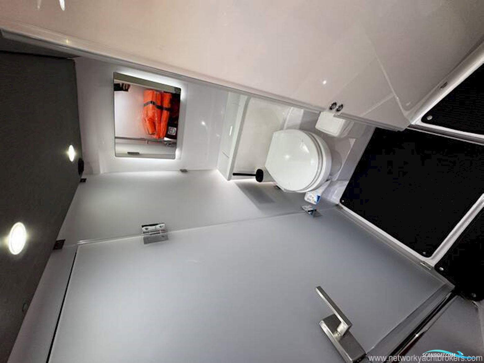 Axopar 37 XC Cross Cabin