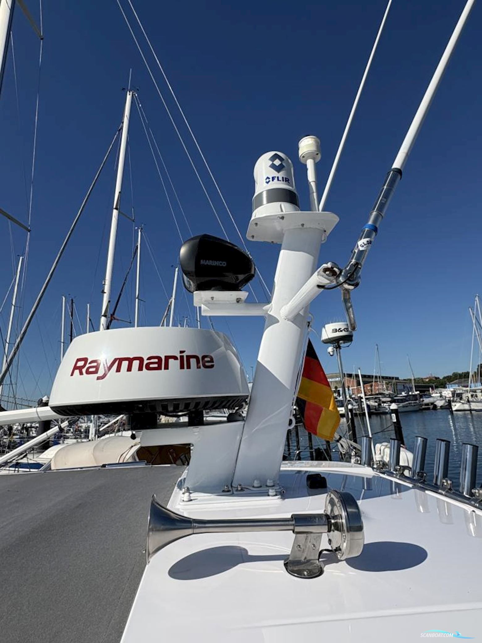 Axopar 37 XC Cross Cabin