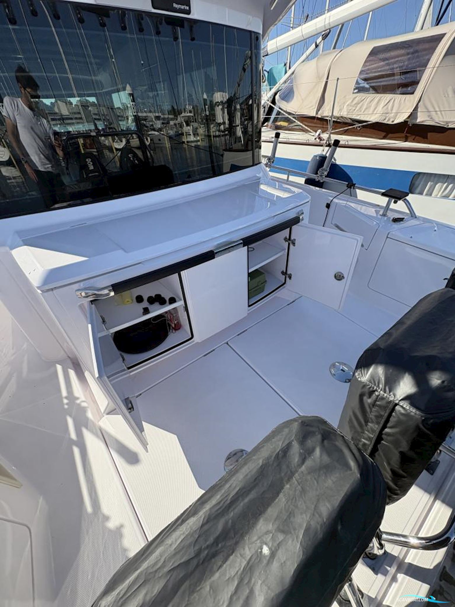 Axopar 37 XC Cross Cabin