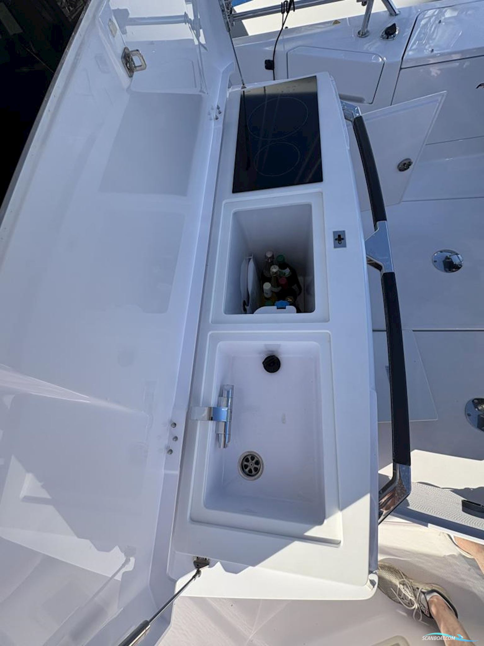 Axopar 37 XC Cross Cabin
