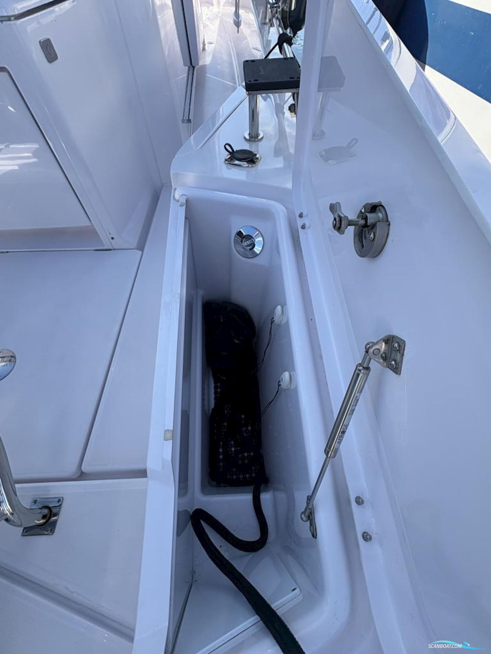 Axopar 37 XC Cross Cabin