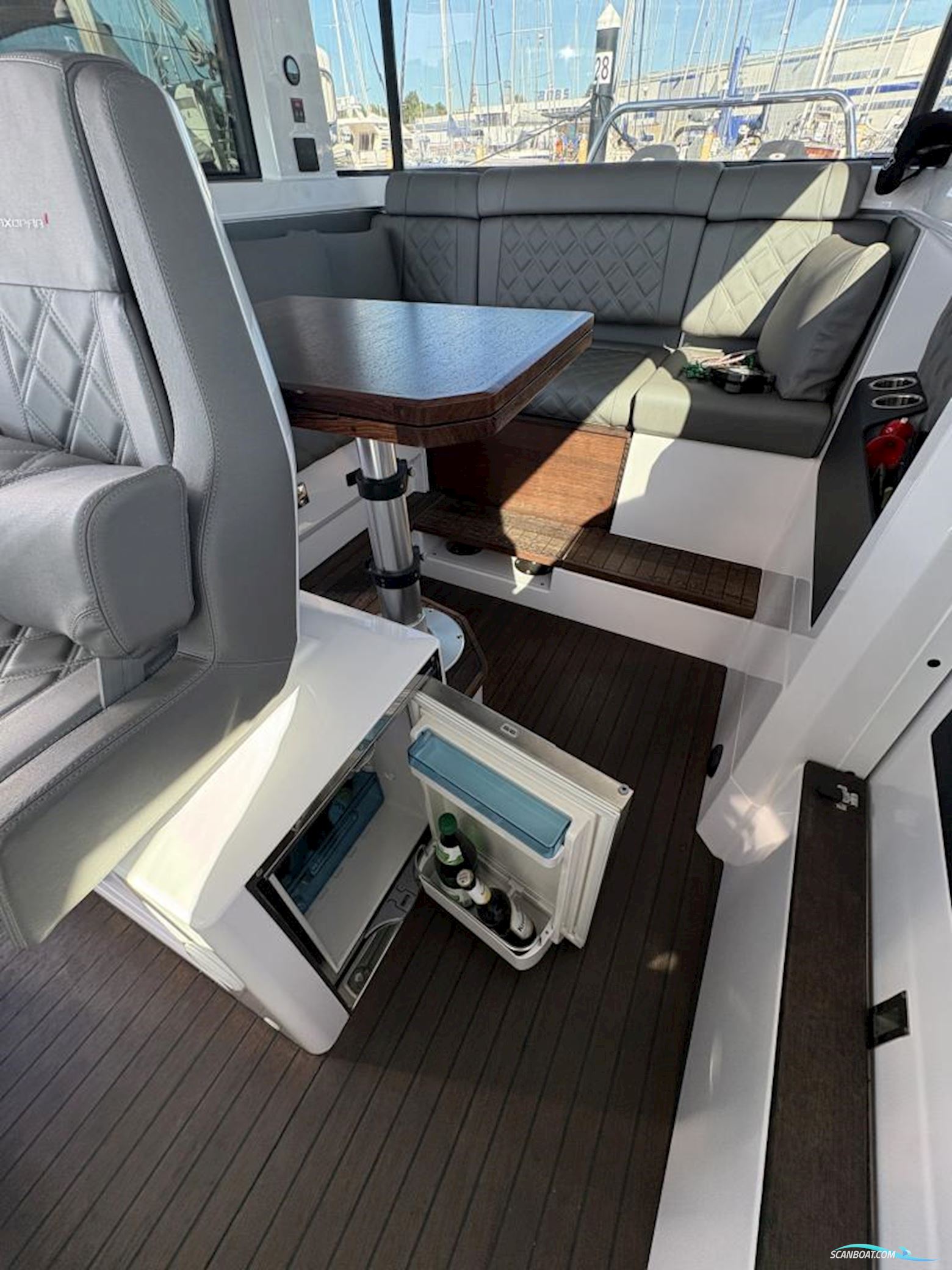 Axopar 37 XC Cross Cabin