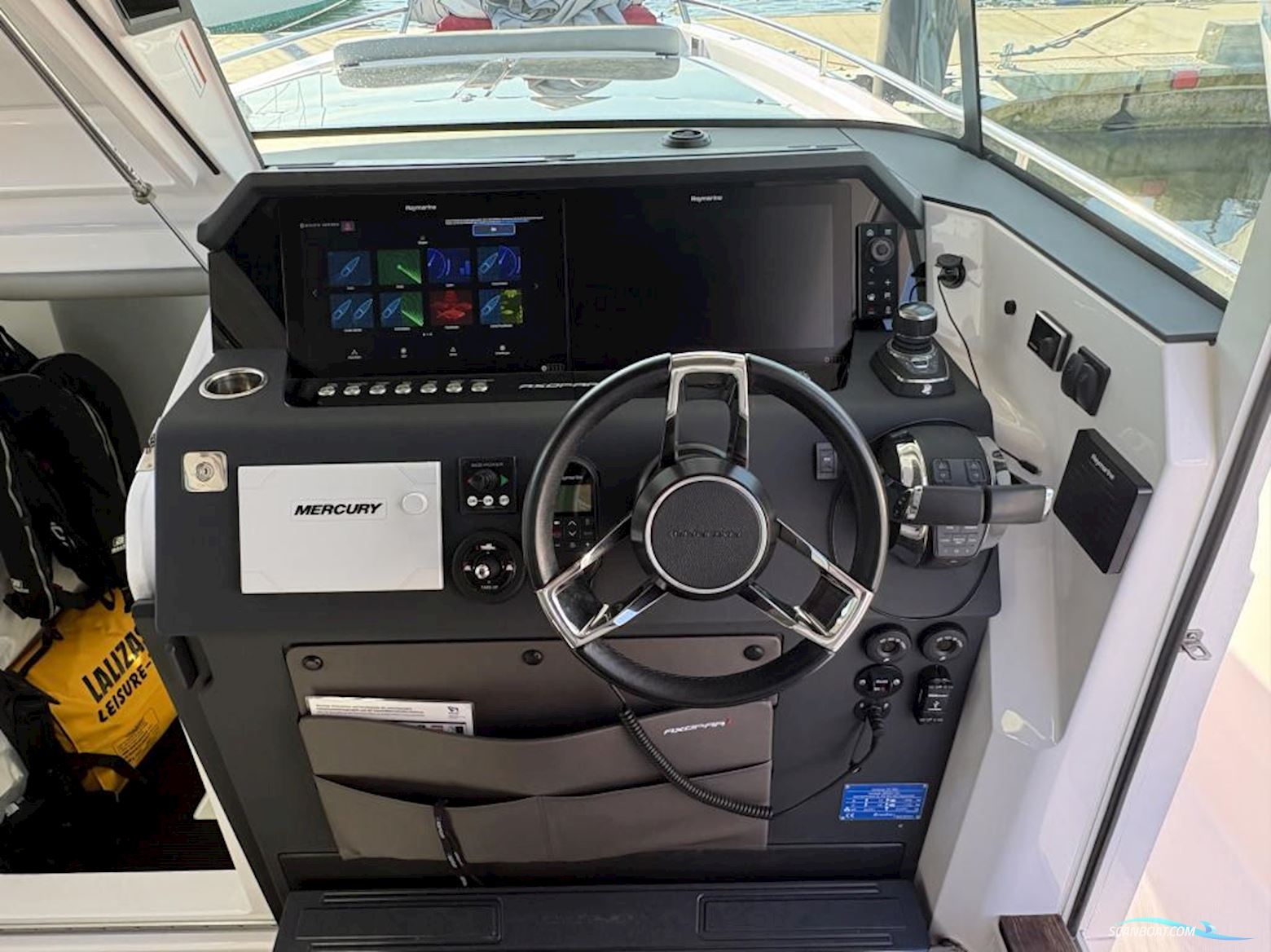 Axopar 37 XC Cross Cabin