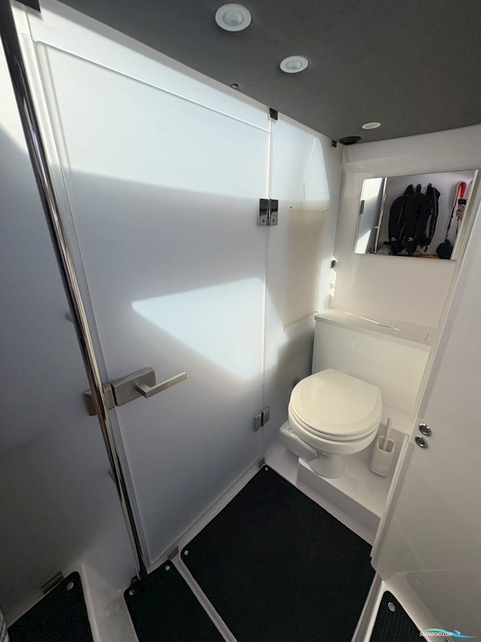 Axopar 37 XC Cross Cabin