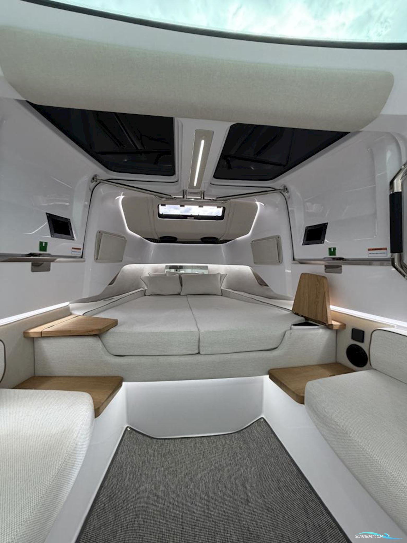 Axopar 37 XC Cross Cabin