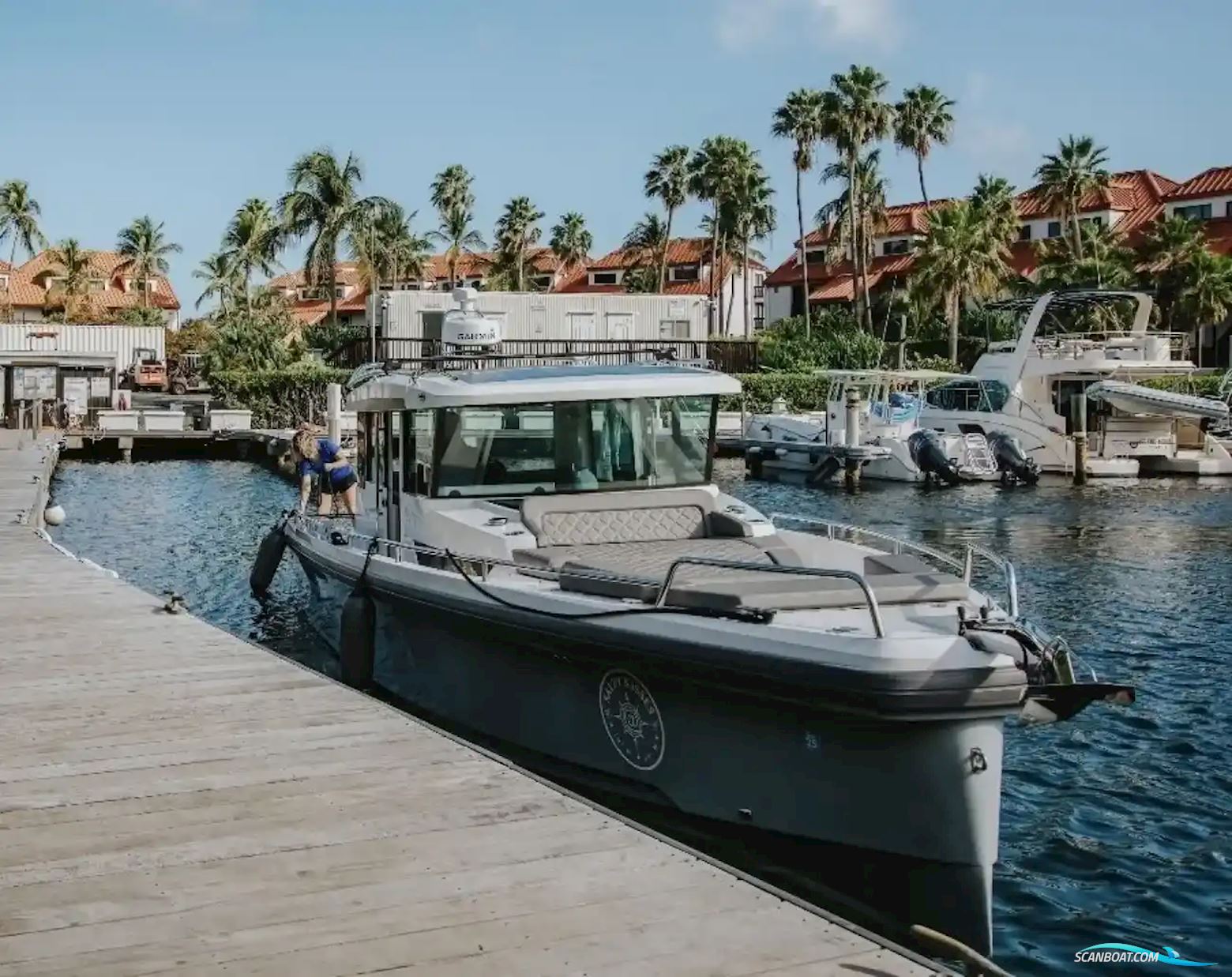 Axopar 37 XC Cross Cabin