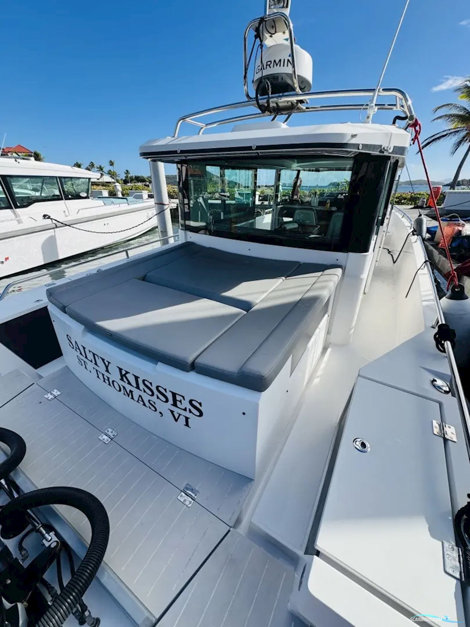 Axopar 37 XC Cross Cabin
