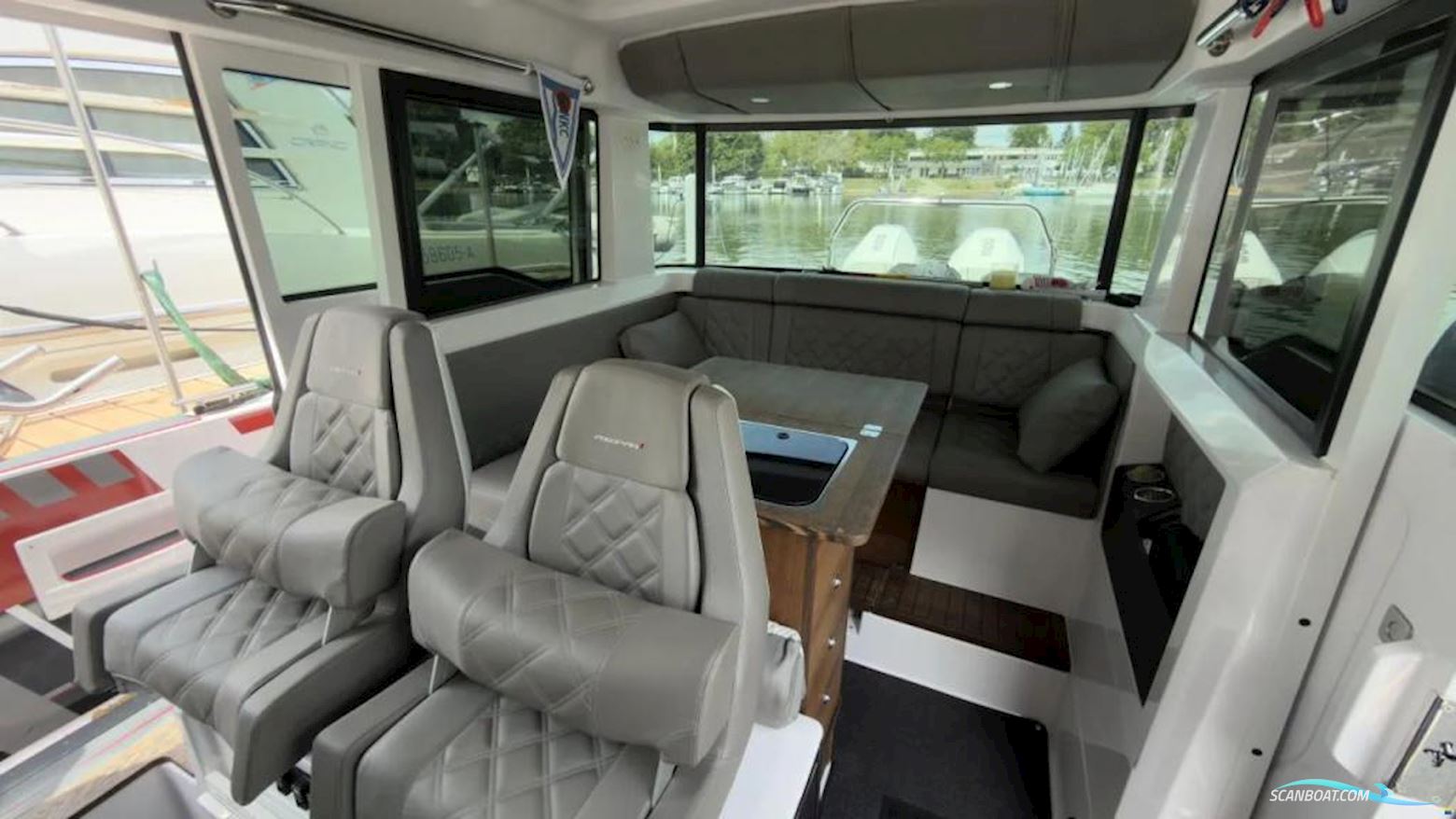 AXOPAR 37 XC Cross Cabin