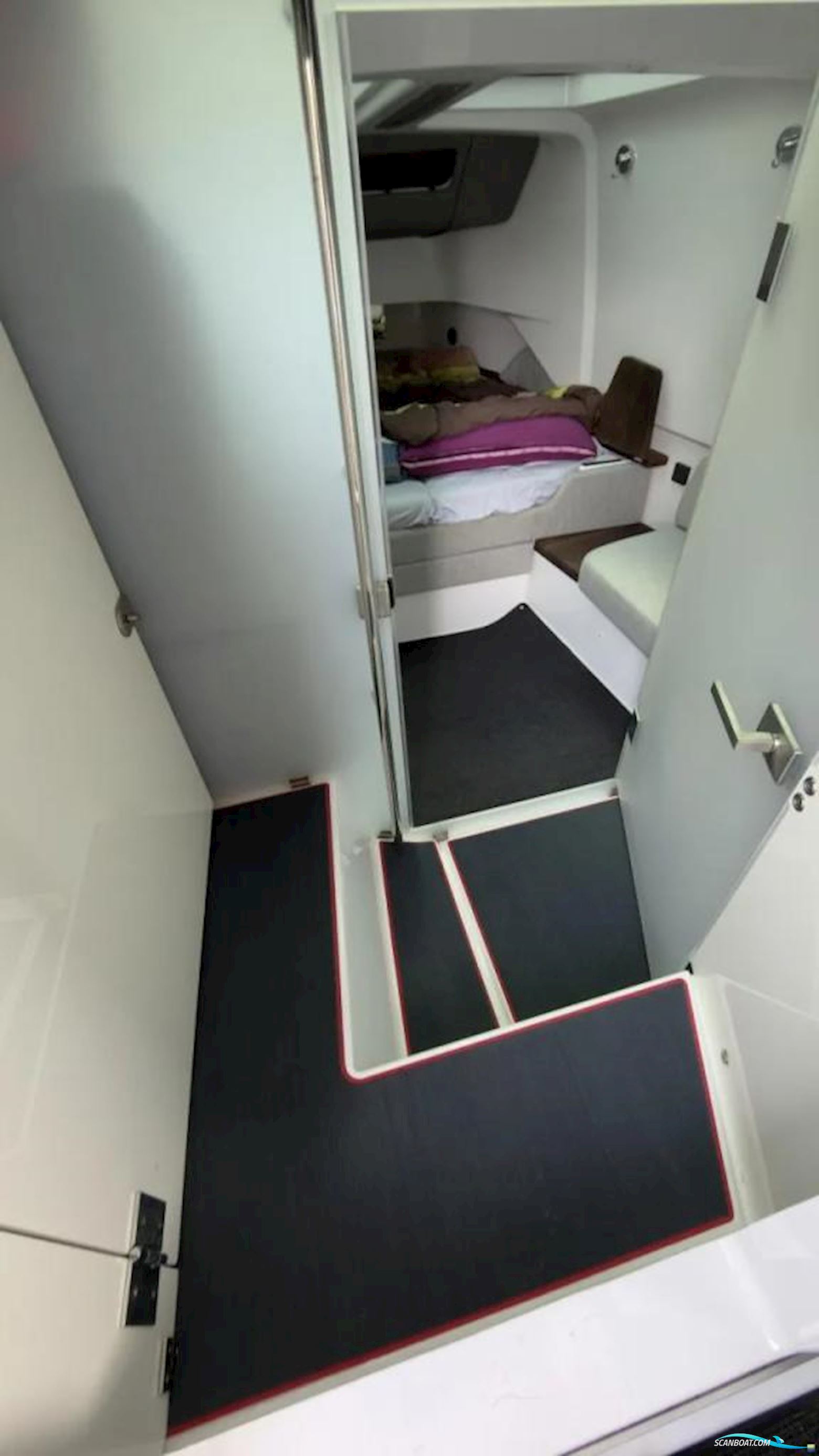 AXOPAR 37 XC Cross Cabin
