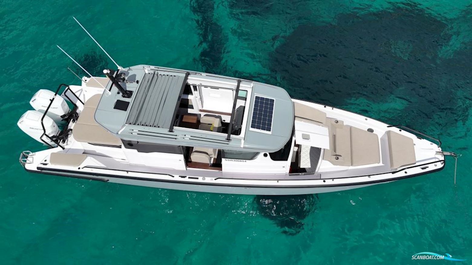 Axopar 37 XC Cross Cabin